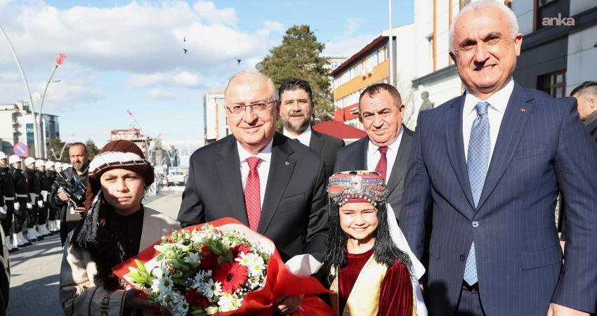 Milli Savunma Bakanlığı'ndan (MSB) yapılan açıklamada, Milli Savunma Bakanı Yaşar