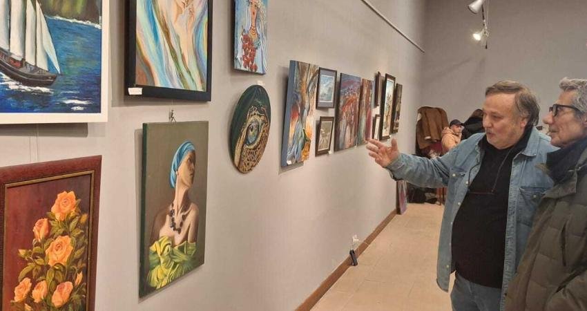 Mor Sanat ve Kültür Platformu sanatçılarının eserlerinden oluşan “Yansıma” adlı