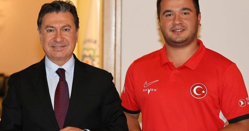 Muğla Büyükşehir Belediyesi’nin milli sporcusu Emircan Haney, “Yılın Okçusu” ödülünü kazandı Muğla Büyükşehir Belediyesi’nin Dünya Şampiyonu milli okçusu Emircan Haney, halk