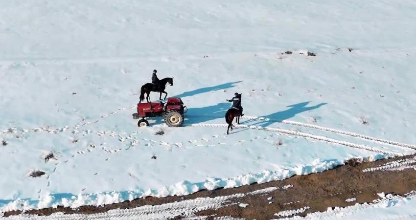 Muğla'dan 21 yıl önce çalınan traktör, Van'da Atlı Jandarma Timi'nin