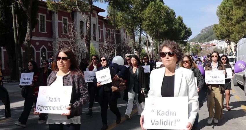 Muğla’da 8 Mart Dünya Kadınlar Günü dolayısıyla farkındalık amaçlı düzenlenen