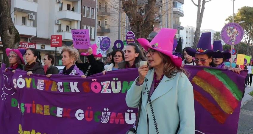 Muğla’da kadınlar “Yaşam, özgürlük” sloganıyla yürüdü Muğla’nın Menteşe ilçesinde kadınlar, 8 Mart Dünya Kadınlar Günü dolayısıyla