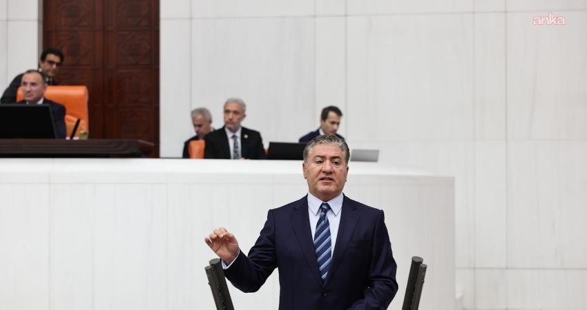 Murat Emir: “Tanju Özcan’ın tutuklanması siyasi bir kumpastır” CHP Grup Başkanvekili Murat Emir, “Bolu Belediye Başkanımız Tanju Özcan’ın