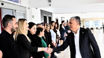 Muratpaşa Belediye Başkanı Ümit Uysal, Ramazan Bayramı öncesinde belediye personeliyle