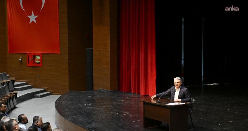 Muratpaşa Belediye Başkanı Ümit Uysal, Gazipaşa Kitap Fuarı kapsamında düzenlenen