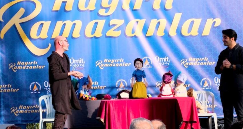 Muratpaşa Belediyesi’nin ramazan ayı dolayısıyla kurduğu Ramazan Çarşısı’nda etkinlikler bu