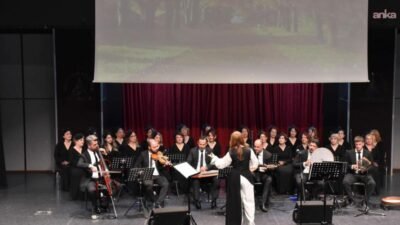 Muratpaşa Belediyesi Türk Sanat Müziği Korosu, belediyenin konferans salonunda düzenlenen