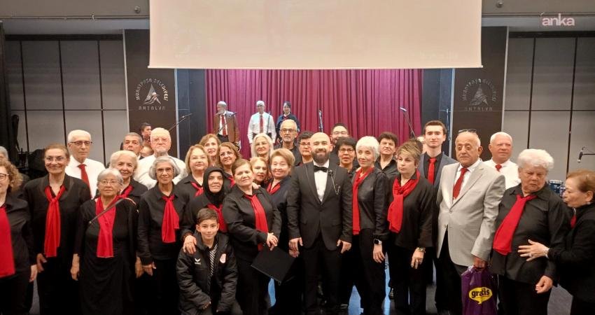 Muratpaşa’dan Anadolu ezgileri yükseldi Muratpaşa Belediyesi Yaşlı Evleri üyeleri “Anadolu’dan Toroslara” isimli Türk halk