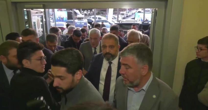 Müsavat Dervişoğlu: “İYİ Parti’nin hedefi bu ülkeyi yönetmektir, bayrağı İstanbul’dan kaldırıyorum” İYİ Parti Genel Başkanı Müsavat Dervişoğlu, partisinin İstanbul'da düzenlediği iftar