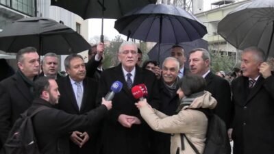 İYİ Parti Genel Başkanı Müsavat Dervişoğlu, bayram namazı sonrası yaptığı