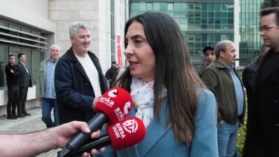 Bursa Büyükşehir Belediye Başkanı Mustafa Bozbey’in gözaltına alınmasına tepki gösteren