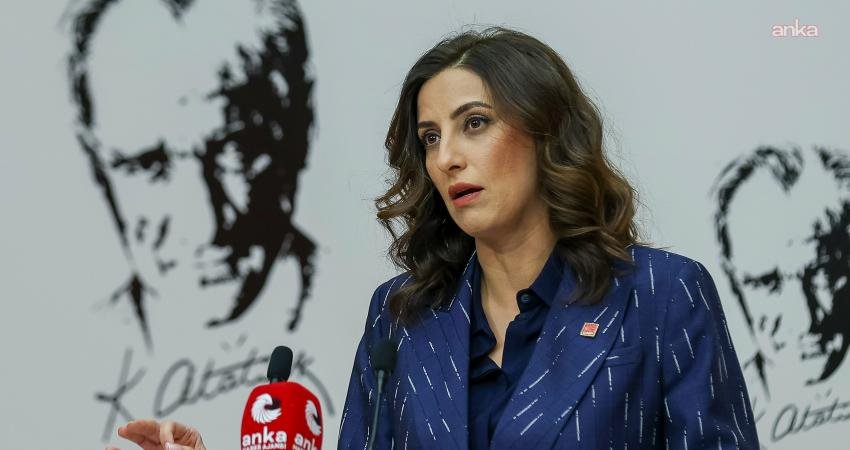 Evrim Rızvanoğlu: “Bursa’daki operasyon kapsamında ‘Rızvanoğlu’ soyadlı kişilerle hiçbir akrabalık bağım yoktur” CHP Genel Başkan Yardımcısı Evrim Rızvanoğlu, "Bursa’nın iradesine yönelik Büyükşehir