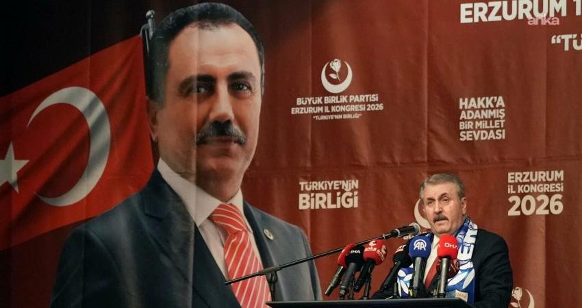Mustafa Destici: “PKK tamamen silah bırakmadan hiçbir düzenleme Meclis’e gelmemeli” Büyük Birlik Partisi (BBP) Genel Başkanı Mustafa Destici, "PKK tüm