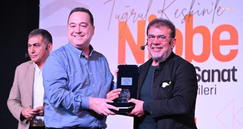 Nebil Özgentürk, Niobe Edebiyat/Sanat Söyleşileri’nde Manisalılarla buluştu Manisa Büyükşehir Belediyesi tarafından düzenlenen Niobe Edebiyat/Sanat Söyleşileri'nin son konuğu,