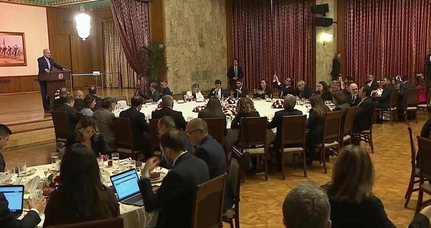 TBMM Başkanı Numan Kurtulmuş, parlamento muhabirlerine iftar verdi. Kurtulmuş, iftar