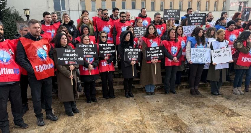 Öğretmen Fatma Nur Çelik’in için Rize’de eylem: Okullarda ölmek istemiyoruz Eğitim İş Rize Şubesi, İstanbul'da öğretmen Fatma Nur Çelik'in öğrencisi