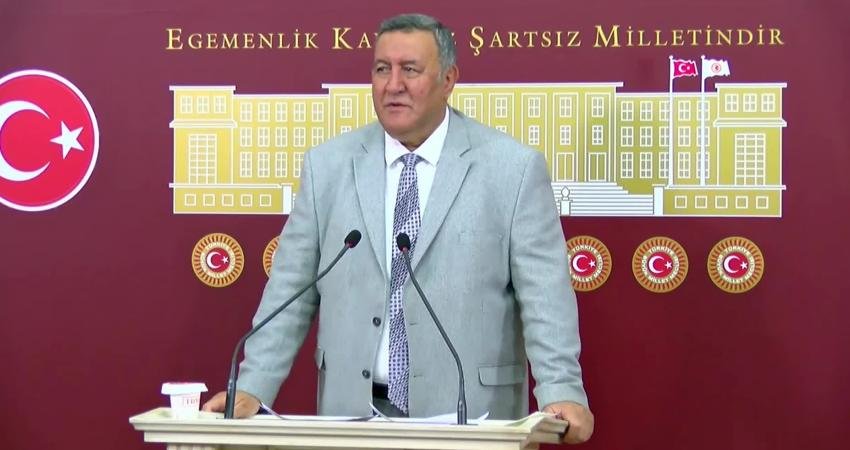 Ömer Fethi Gürer’den ‘ikramiye’ tepkisi: Yandaşa ya da ranta rahat davranılırken, emekliye geldi mi her konuda sınırlama öne çıkarılıyor” CHP Niğde Milletvekili Ömer Fethi Gürer, emekliler için bayram ikramiyesinin