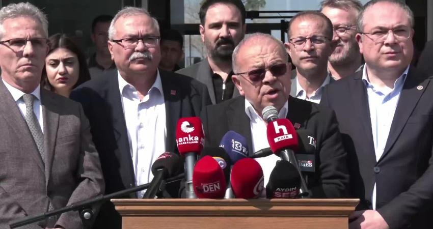  CHP'liler, Kuşadası Belediye Başkanı Ömer Günel'in gözaltına alınmasını belediye önünde toplanarak,