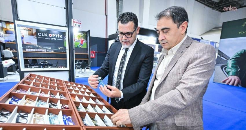 Optic World İzmir’de miyopi masaya yatırıldı İzmir’de düzenlenen Optic World Fuarı’nda uzmanlar, özellikle çocuklarda hızla artan
