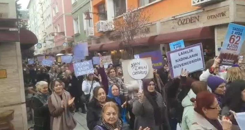 Ordu Kadın Platformu üyeleri, "yoksulluğa, şiddete, güvencesizliğe karşı; barış, laiklik