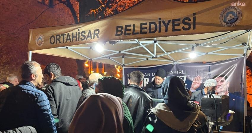 Ortahisar Belediyesi, Kadir Gecesi dolayısıyla ilçe genelindeki camilerde vatandaşlara lokma