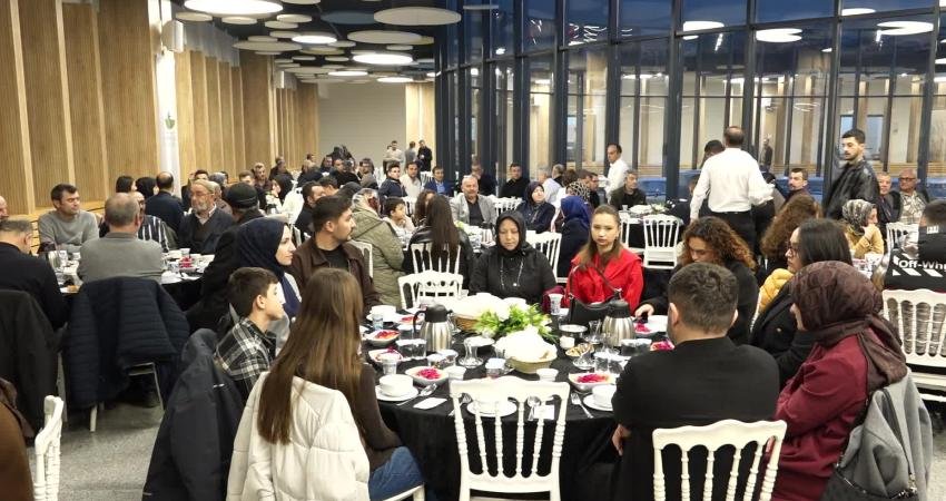 Osmangazi Belediye Başkanı Erkan Aydın, DAĞ-DER tarafından düzenlenen iftar programında