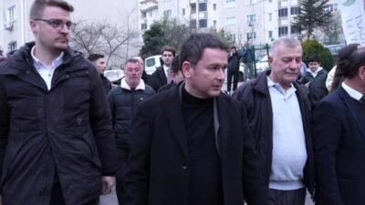 Osmangazi Belediye Başkanı Erkan Aydın, Yenikent Mahallesi’nde düzenlenen iftar programında