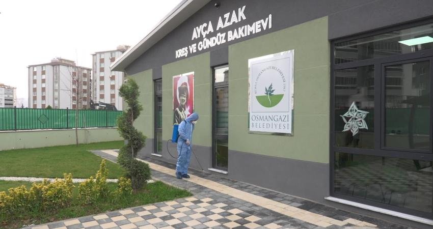 Osmangazi Belediyesi ekiplerinden kreşlerde ilaçlama ve dezenfeksiyon çalışmaları Osmangazi Belediyesi Veteriner İşleri Müdürlüğü ekipleri, Sosyal Hizmetler Müdürlüğü’ne bağlı