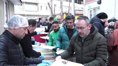 Osmangazi Belediyesi, Altınova Mahallesi’nde düzenlediği iftar programında mahalle sakinlerini bir