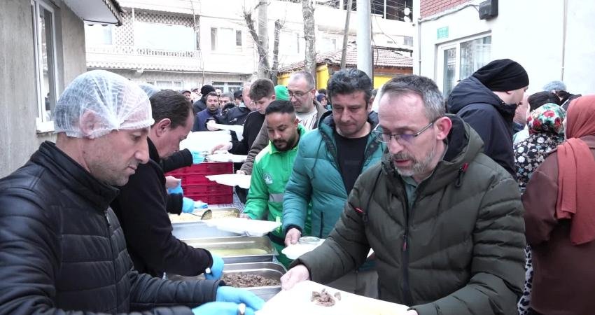 Osmangazi Belediyesi, Altınova Mahallesi’nde düzenlediği iftar programında mahalle sakinlerini bir