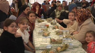 Osmangazi Belediye Başkanı Erkan Aydın, Demirtaş Mahallesi’nde kurulan iftar sofrasında