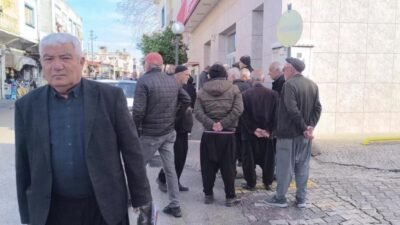 Osmaniye'de emekliler, bayram ikramiyelerini ve aylıklarını çekmeye başladı. Bir emekli,