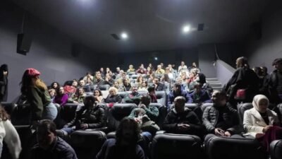 Kanal D’de yayımlanan "Uzak Şehir" dizisinin sevilen oyuncusu Nazmi Kırık,