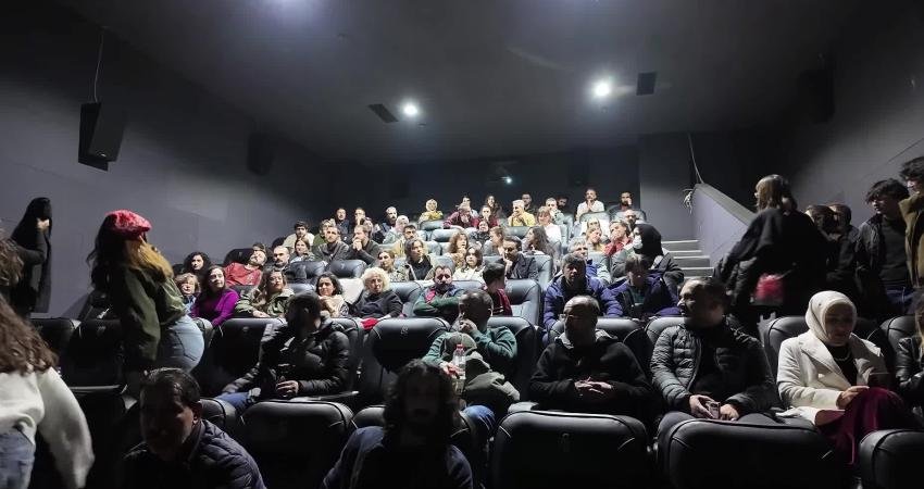 Kanal D’de yayımlanan "Uzak Şehir" dizisinin sevilen oyuncusu Nazmi Kırık,