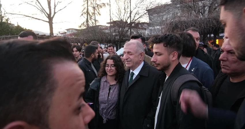 Zafer Partisi Genel Başkanı Ümit Özdağ, Denizli’de katıldığı programlarda gazetecilerin