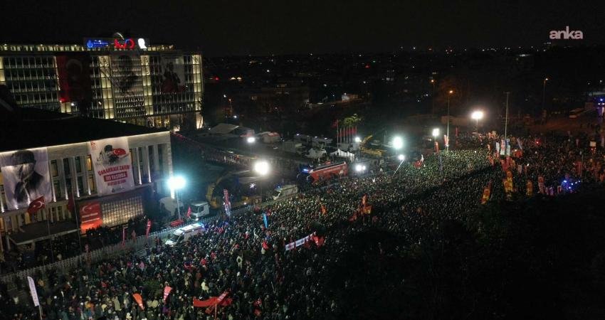 19 Mart operasyonunun birinci yılında dün akşam Saraçhane'de gerçekleştirilen mitingin