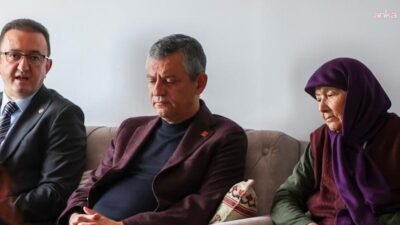 CHP Genel Başkanı Özgür Özel, İstanbul Çekmeköy’de görev yaptığı okulda