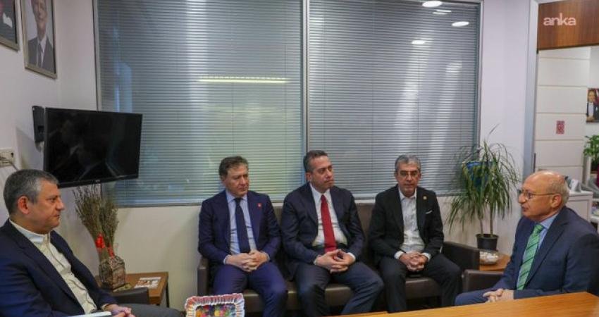 CHP Genel Başkanı Özgür Özel, babası vefat eden CHP Eskişehir