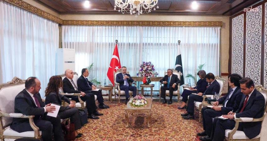 Pakistan Dışişleri Bakanlığı: “Fidan ve Dar, ikili görüşmelerinde bölgesel gelişmeleri ele aldı” Pakistan Dışişleri Bakanlığı'ndan yapılan açıklamada, Dışişleri Bakanı Hakan Fidan ve