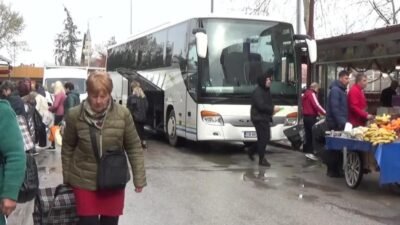 Paskalya Bayramı alışverişleri için Bulgaristan'dan Edirne'ye gelen yabancı turistler kentte