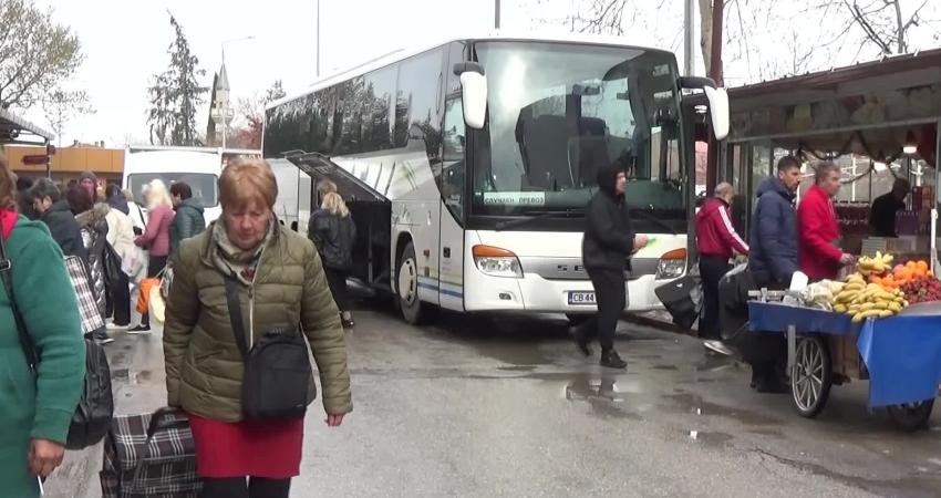 Paskalya Bayramı alışverişleri için Bulgaristan'dan Edirne'ye gelen yabancı turistler kentte