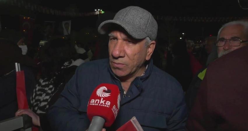 CHP'nin Pendik'te "Millet İradesine Sahip Çıkıyor" sloganıyla düzenlediği mitinge katılan