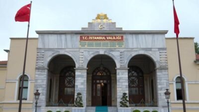 Polis servis aracı bariyerlere çarptı, kazada ilk belirlemelere göre 1 polis memuru şehit oldu, 1’i ağır 16 polis memuru yaralandı İstanbul Valiliği sabah saatlerinde polis memurlarını taşıyan servis aracının, Kuzey