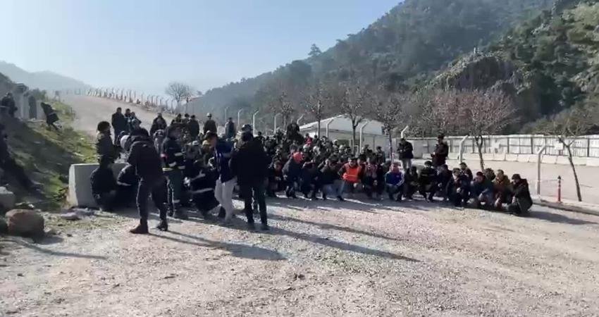 İzmir Kınık’taki Polyak Maden işçilerine, eylemlerinin 11. gününde jandarma tarafından