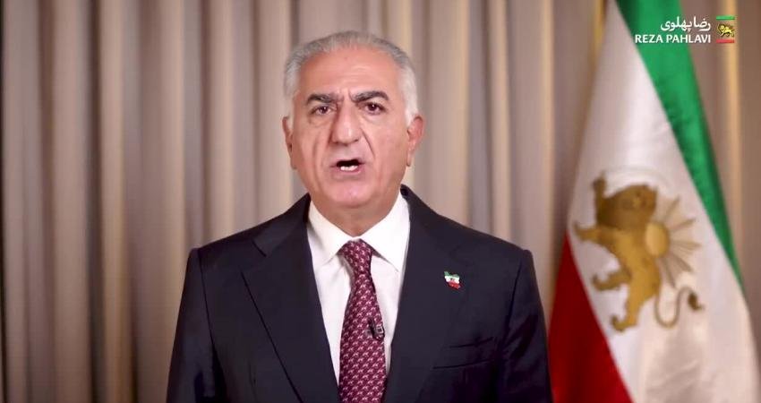 Rıza Pehlevi’den İran halkına “İran yönetimine karşı çağrı”: “Önümüzde kritik günler var, hep birlikte zafere giden yolda yürüyeceğiz ve İslam Cumhuriyeti’ni devireceğiz Devrik İran Şahı Muhammed Rıza Pehlevi’nin sürgündeki oğlu Rıza Pehlevi, İran