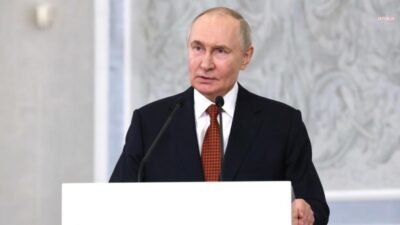 Rusya Devlet Başkanı Putin: “İran savaşının sonuçları, COVID-19 pandemisinin sonuçları kadar ciddi olabilir” Rusya Devlet Başkanı Vladimir Putin, Orta Doğu’daki çatışmanın sonuçlarının öngörülmesinin