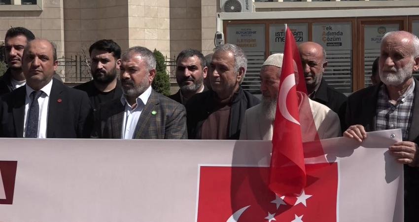 Saadet Partisi’nden ABD ve İsrail’e protesto: “Zalimin karşısında elif gibi dimdik duruyoruz” Saadet Partisi Malatya il teşkilatı, Cuma namazı çıkışı ABD ve