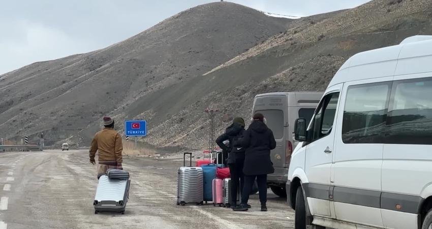 Saldırıların 16. gününde konuşan İranlılar: “Canımızı verir, toprak vermeyiz” ABD ve İsrail’in İran’a saldırıları sonrası Van’ın Saray ilçesindeki Kapıköy