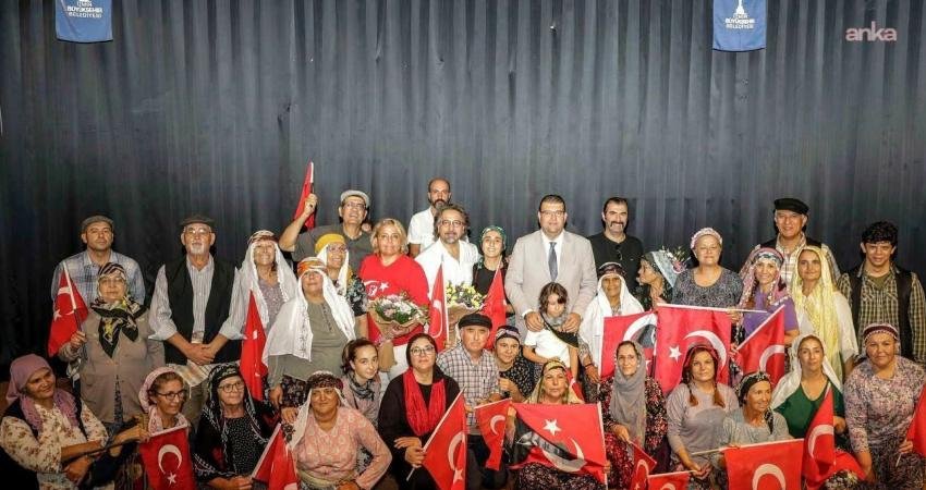 Seferihisar’da Dünya Tiyatro Günü coşkusu üç gün boyunca hayat bulacak Seferihisar’da 27–29 Mart tarihleri arasında düzenlenecek “Seferihisar Tiyatroları Buluşması”, kortejlerden