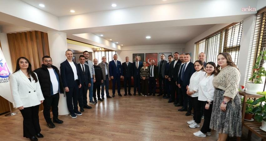 Şehzadeler Belediye Başkanı Hakan Şimşek, belediye personeli ile bayramlaştı. Bayramların